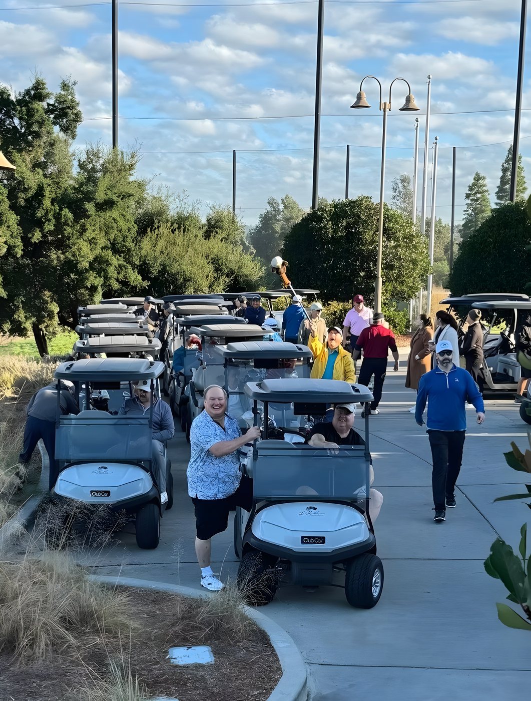 Carts lined up and players gathering before the shotgun start
